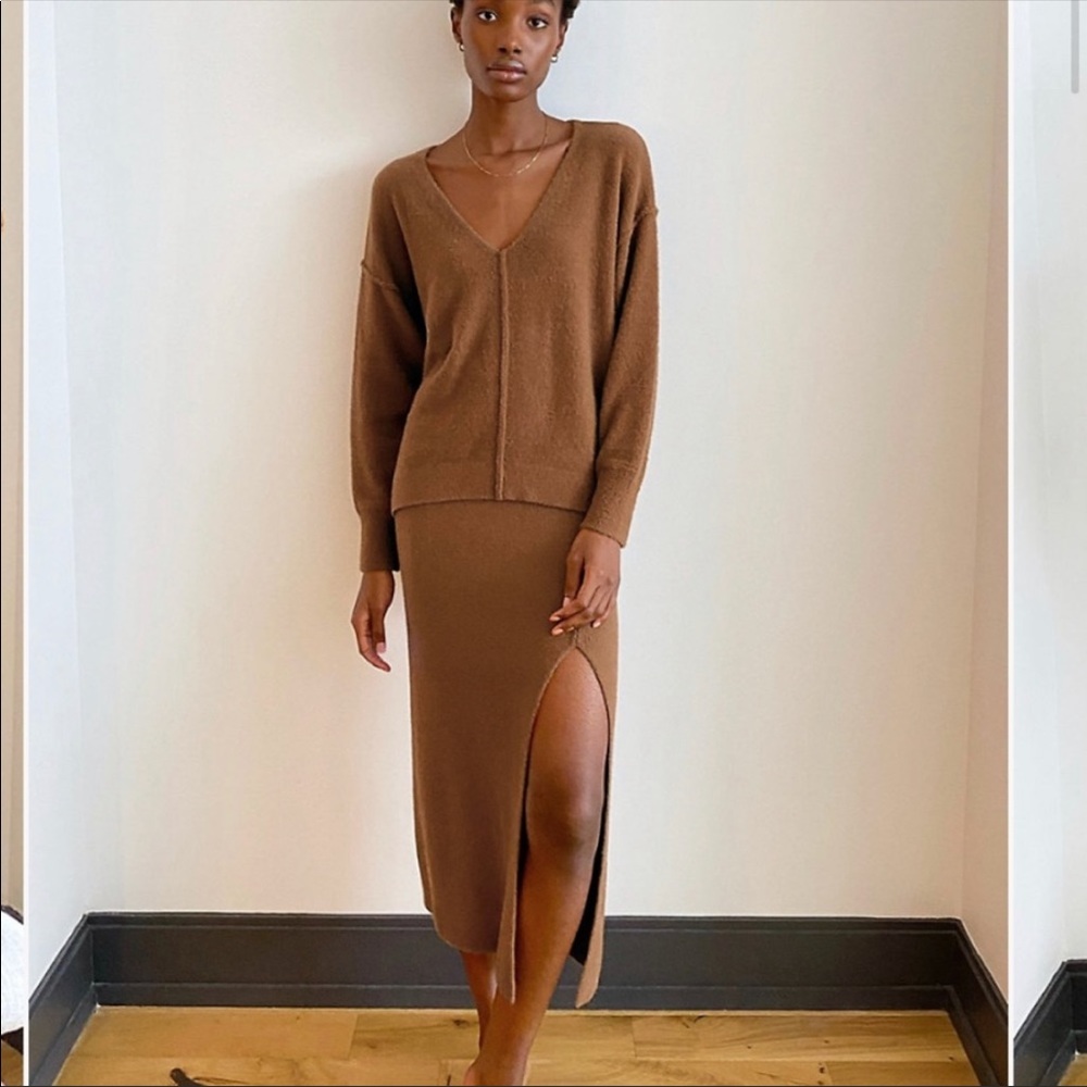 New Wilfred Free Relaxed V-Neck Sweater Aritzia Fox Fire Brown
